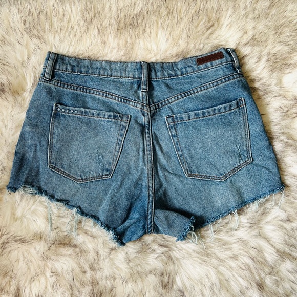 BlankNYC Vintage High Rise Light Wash Distressed Cut Off Denim Shorts - Picture 2 of 9